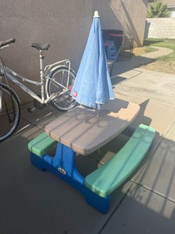 Little Tikes picknick table with umbrella
