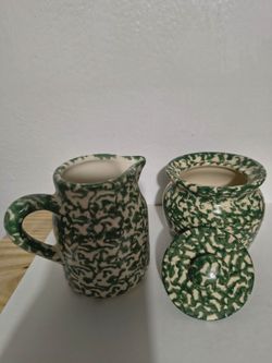 ROSEVILLE POTTERY SET  - T2