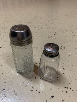 Salt and pepper shaker