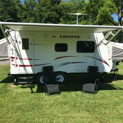 2010 KZ Coyote Hybrid Camper – Excellent Condition!