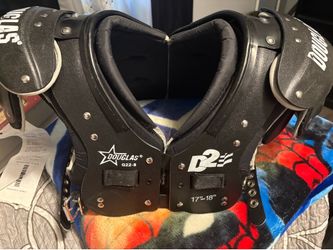 Douglas Q 22-s  D2 17-18 Adult Small Shoulder pads.
