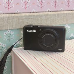 Canon Powershot S90 Compact Digital Camera