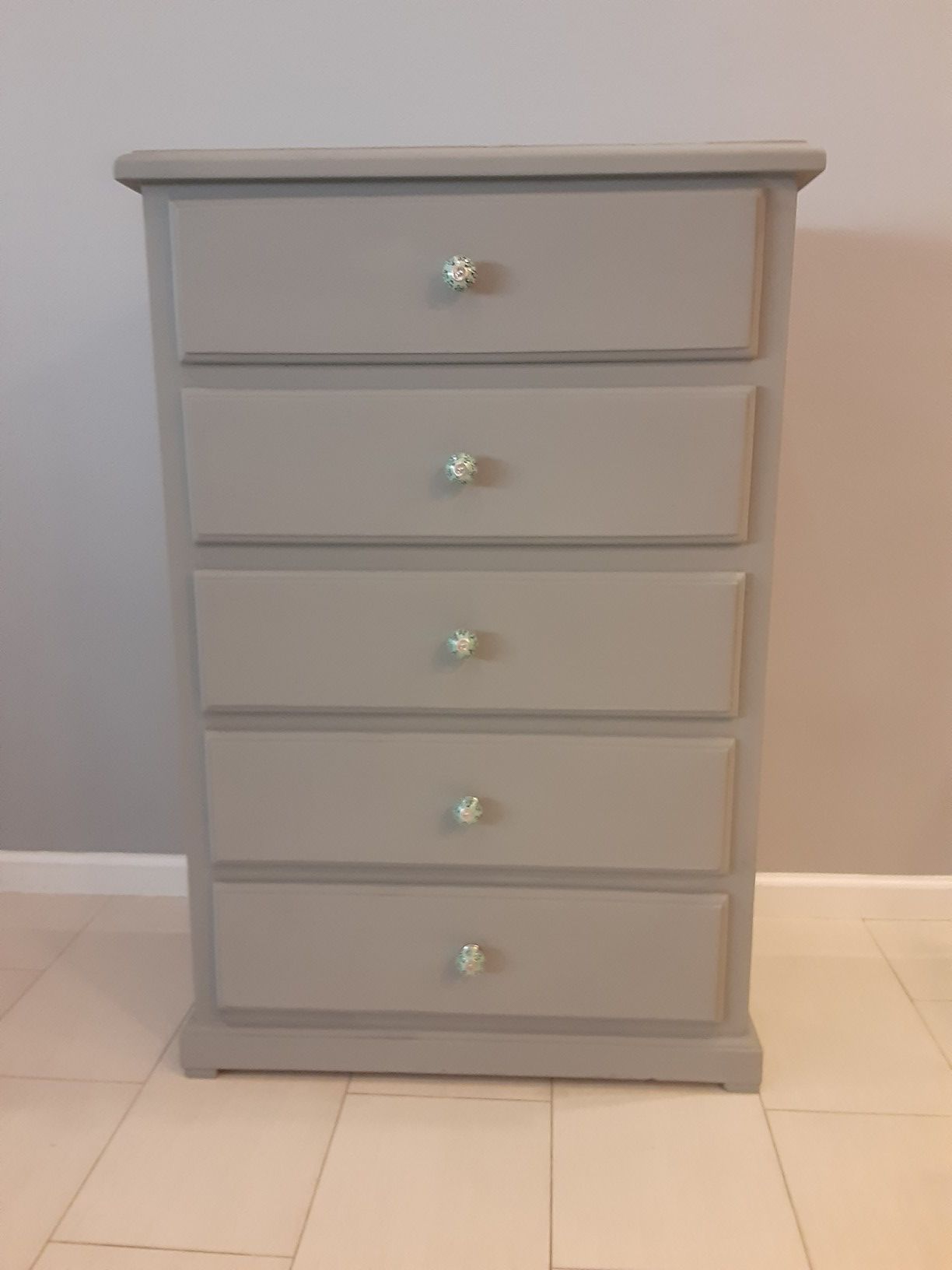 Beautiful Wooden dresser with 5 drawers, working well, gray color , good and clea Lot storage 34×19 H 51 Pick up Location