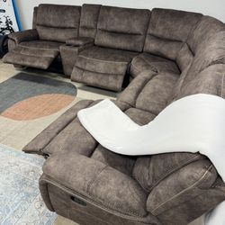 Sofa sectional with three recliners