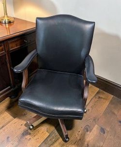 Kimball Independence Suffolk Executive Chair – Floor Model – $200 📦 Miami
