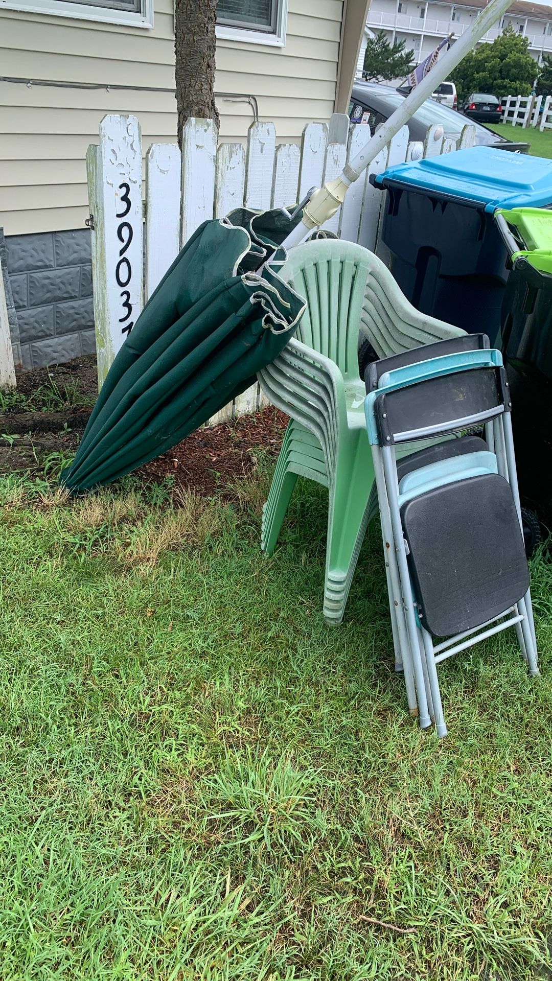 Free Outdoor Table Chairs Umbrella Pickup Only Fenwick Island