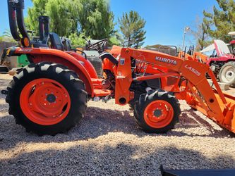 Kubota L3301 Tractor 