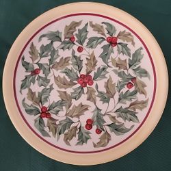 LONGABURGER HOLLY CHRISTMAS PLATE. MADE IN THE USA. RETIRED.