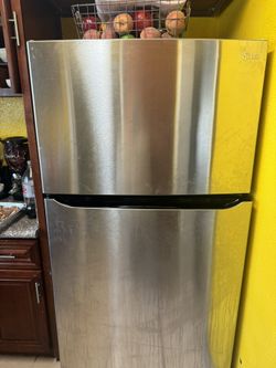 Refrigerator 