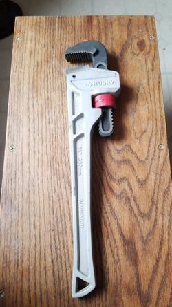 Husky 14" Aluminum pipe wrench