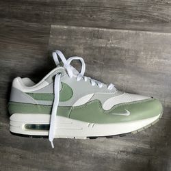 Nike Air Max 1 White Olive Leather size 9