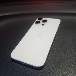 Iphone 15 pro max 256gb 89%battery health $700 or better offer 