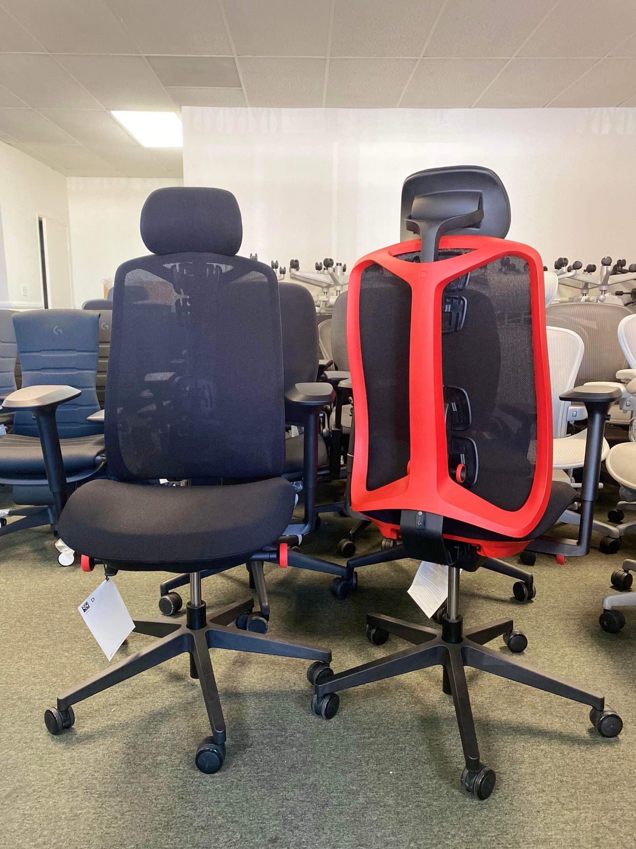 NEW HERMAN MILLER LOGITECH VANTUM GAMING CHAIR FULLY LOADED WITH HEADREST 🔥 GUARANTEE LOWEST COST 🔥 LARGE AMOUNTS.