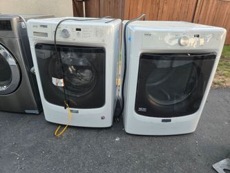 Maytag washer and dryer set Electric