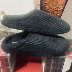 Men’s Slippers 12-13.  Size 