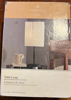 Portfolio Erskin Table Lamp. Read description 1st