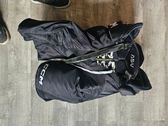 Hockey pants