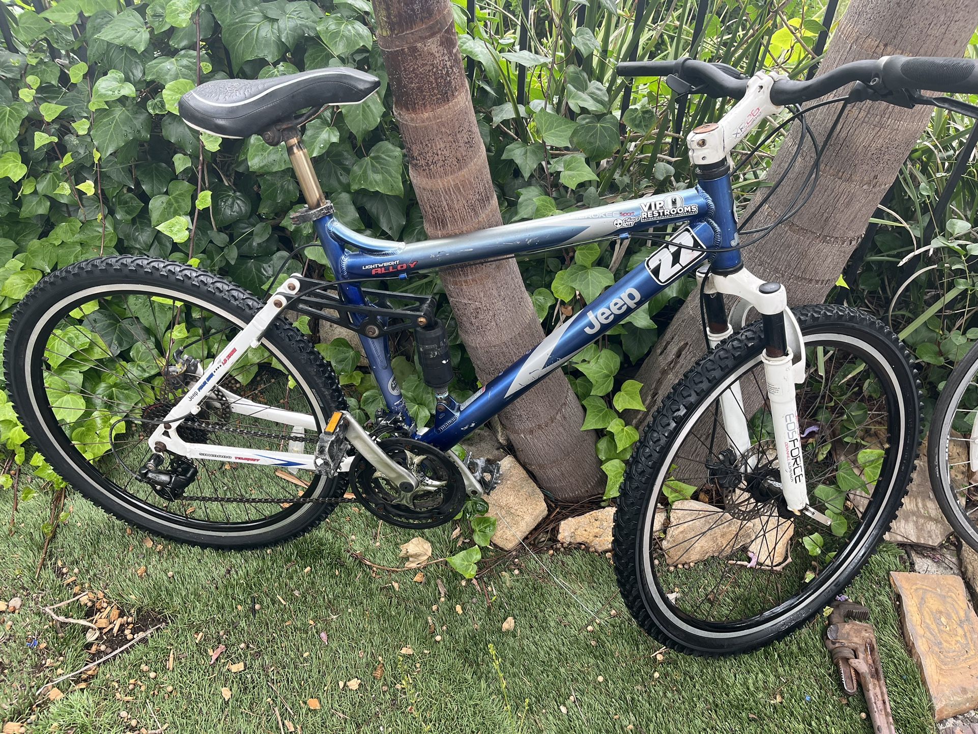 Jeep Cherokee Full Suspension Mountain Bike