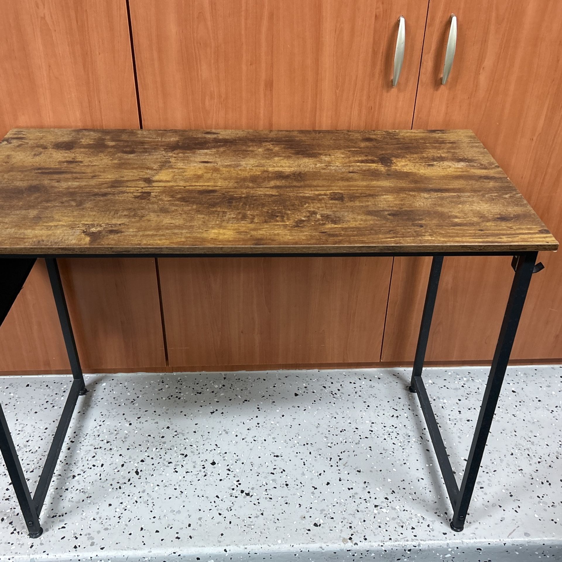 Desk / Crafting Table