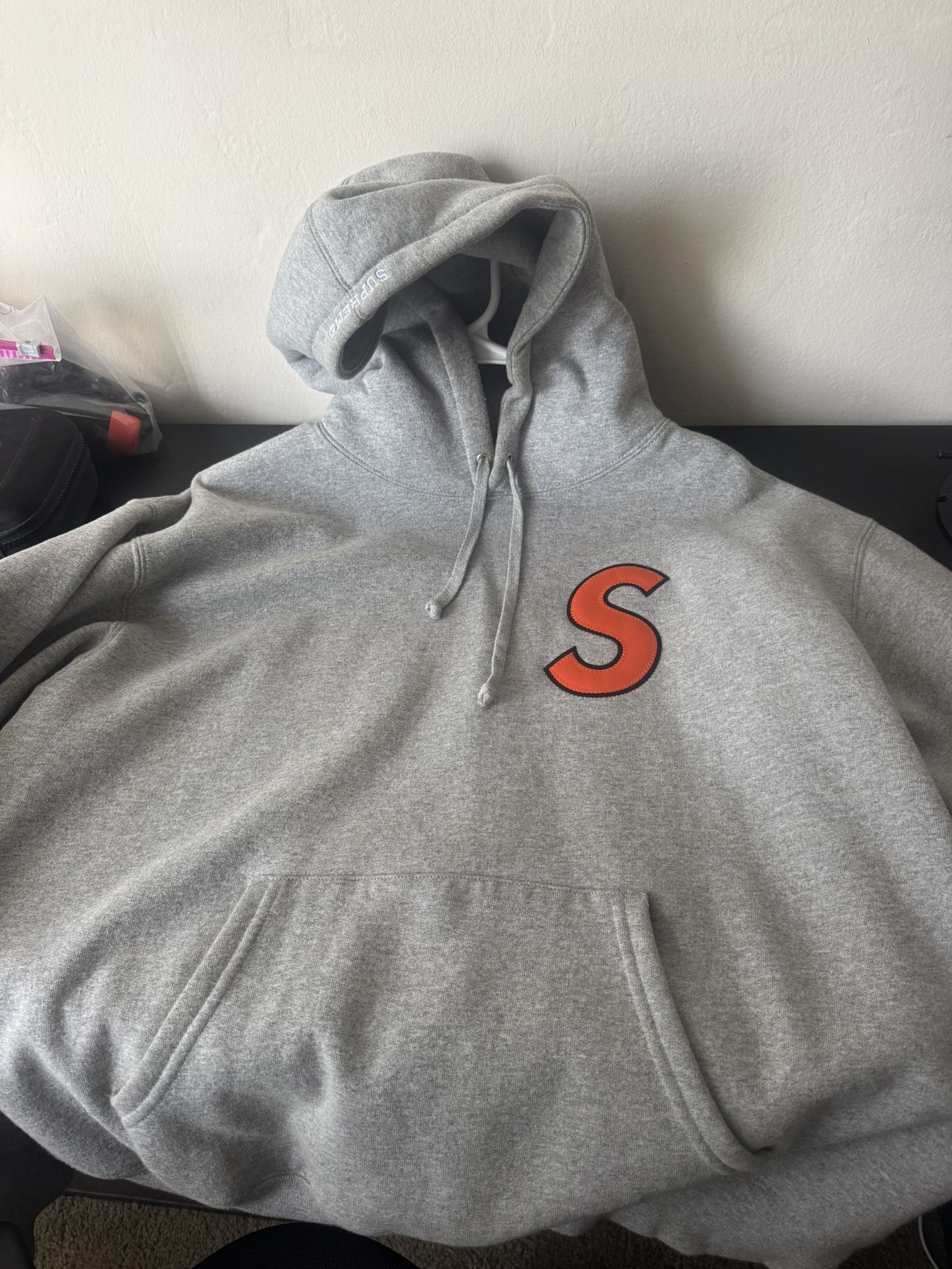 SUPREME HOODIE