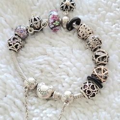 PANDORA bracelet with charms
