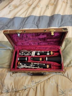 1(contact info removed) Conn 424N Clarinet (needs pads)