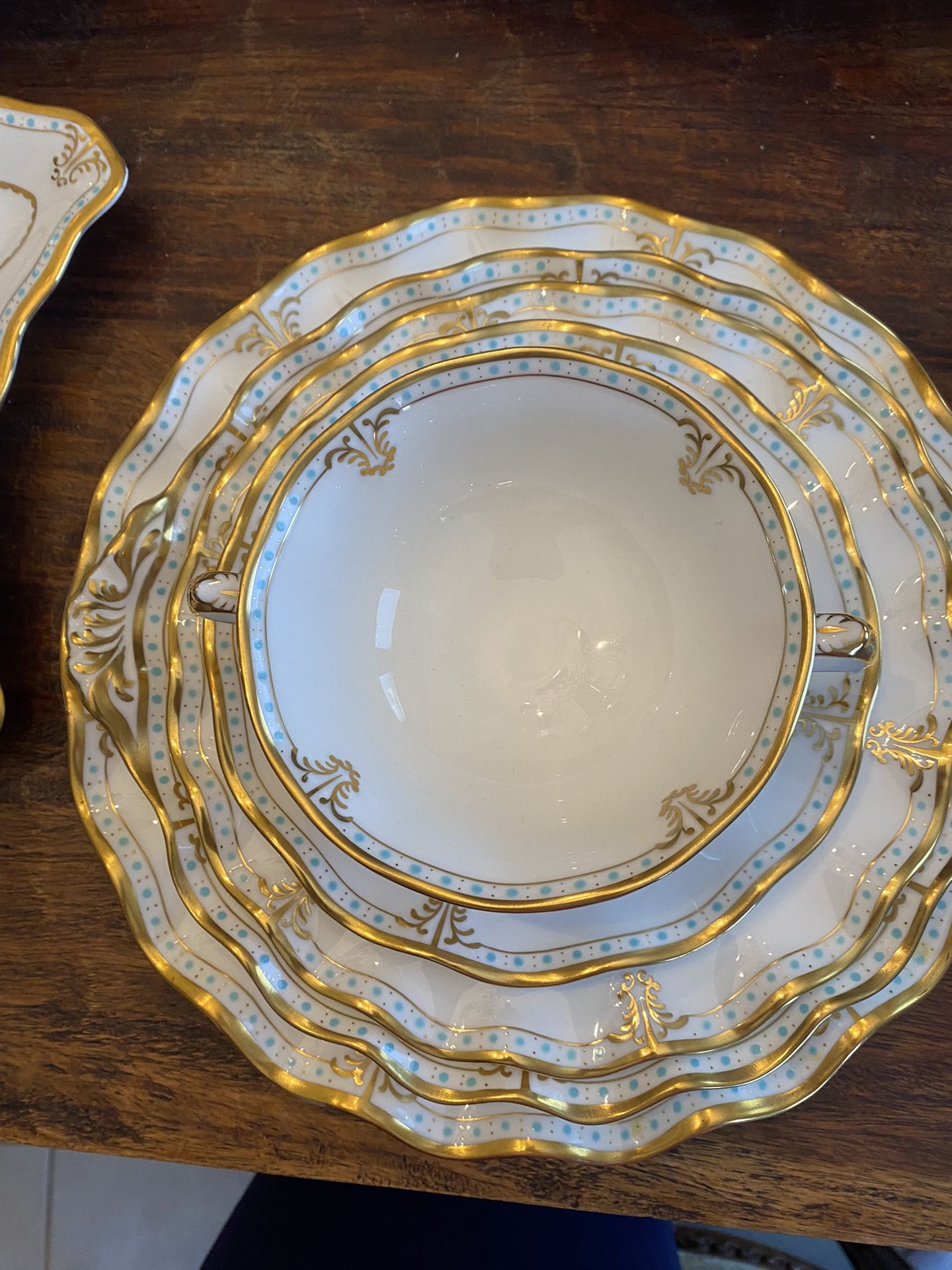 Bone China Royal Crown Lombardy Service For 1