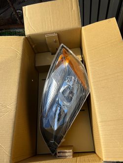 2 Freightliner Cascadia Head Lights