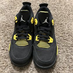 Jordan 4 Thunders New Never Worn 