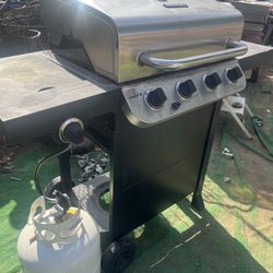 Asador De Gas, No Incluye Tanque