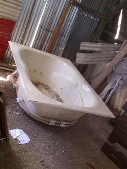 Ceramic jacuzzi good condition with hoses