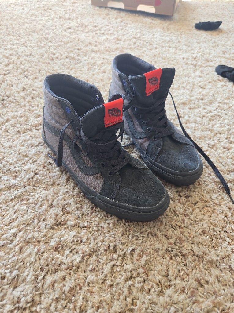 RARE VANS SK8-Hi.  Gray/ Dark Gray , Different Sole Color 