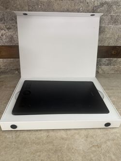 NEW- Wacom Intuos Pro Medium Digital Graphic Drawing Tablet - Black