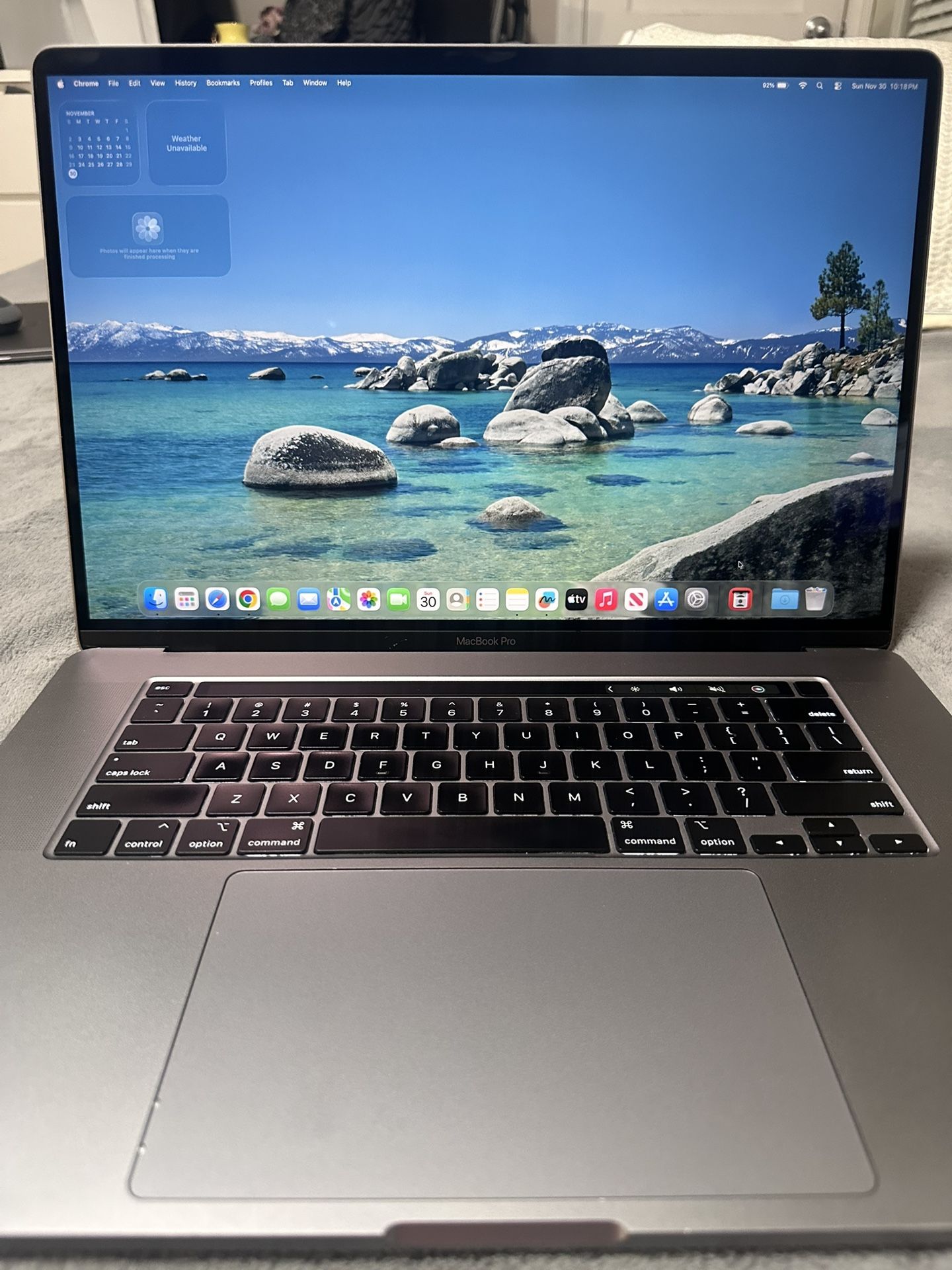 Apple MacBook Pro / 16 inch Touch Bar Retina Display / Core i7 / 16GB RAM / 512GB SSD