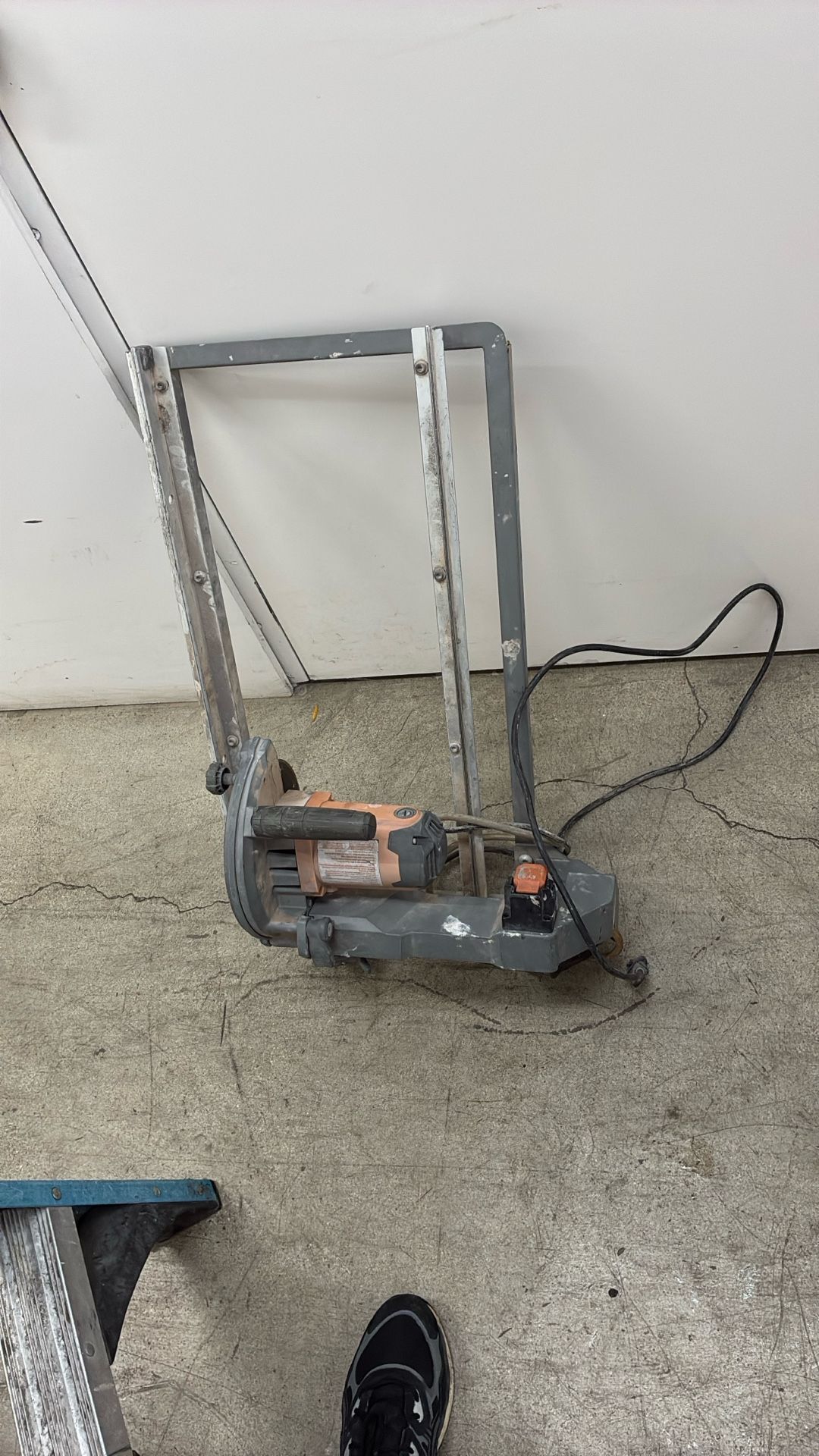 RIDGID wet tile saw motor + rails ONLY – for parts/repair – missing tray, table, stand