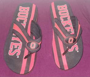 Brand New Ohio State Buckeyes Mens Flip Flops Size Medium 9/10
