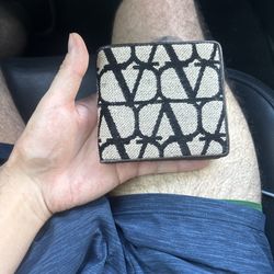 Valentino Garavani wallet perfect condition never used