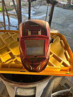 Mascara y tanques de soldar mascar y diseños de metal para puertas .. mascara $45 tanques tanques grandes $70 cada uno y pequeño 40 cada uno