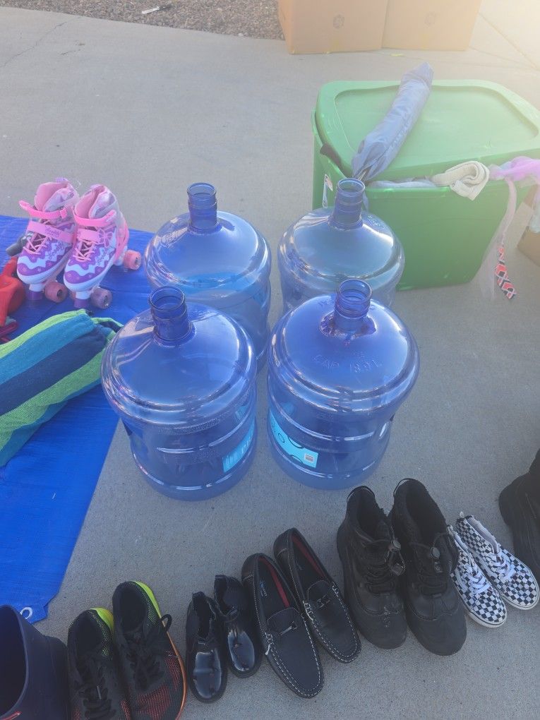 4 Bottles 5 Gallons Watter