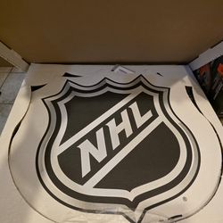 Hockey puck holder