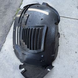 2025 Mercedes GLE53 Right fender liner