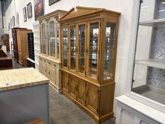 STANLEY Vintage Mid-Century Maple China Hutch with Illuminated Glass Shelving