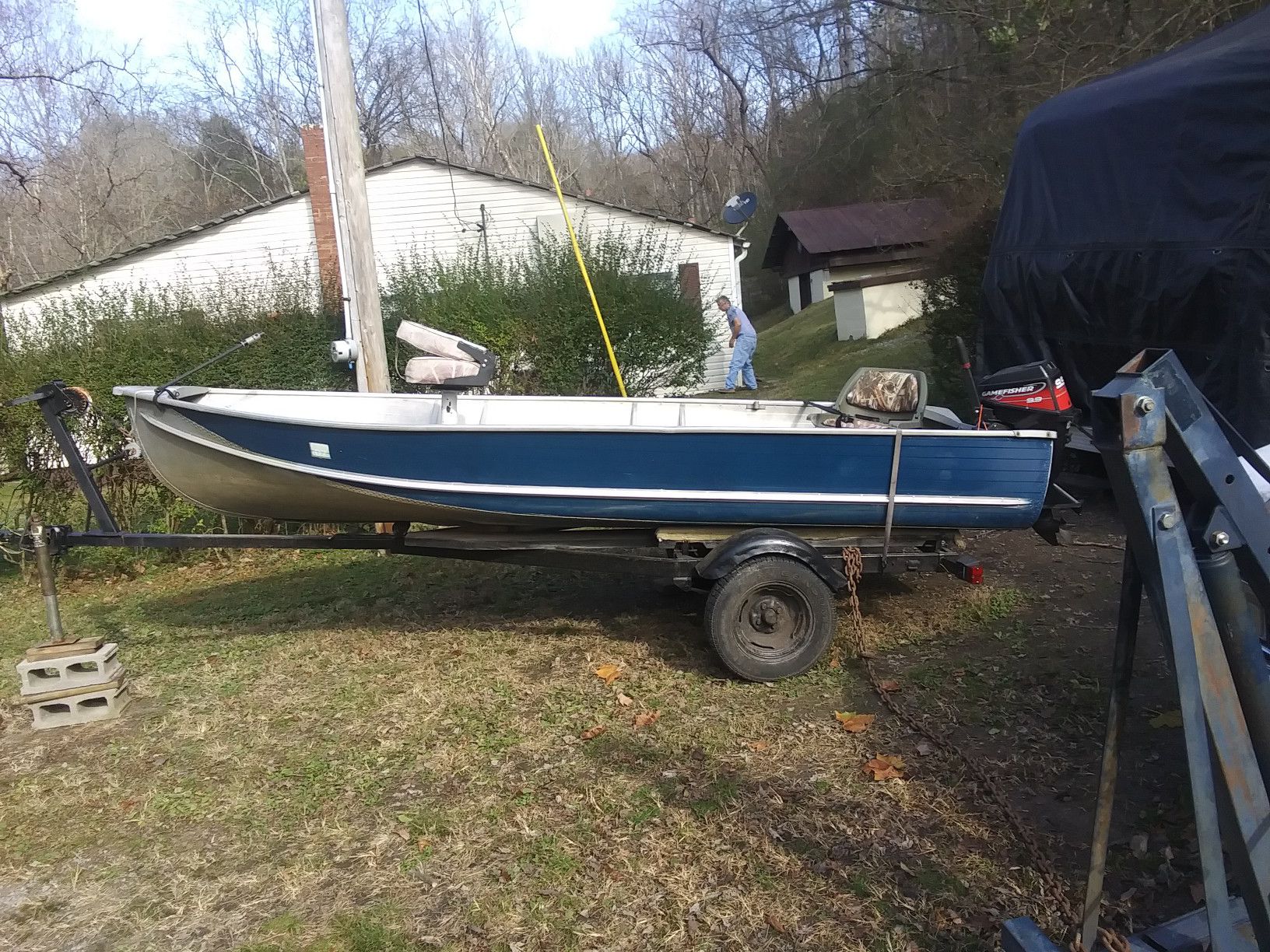 Photo 16 ft albumin boat 3 new tires new fish finder new motor good tralor and Jack