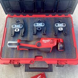 Milwaukee M12 12-Volt Lithium-Ion Force Logic Cordless ProPress Pro Press Tool Kit 3x Jaws w/ 1x 1.5 Ah Battery & Packout  $1399