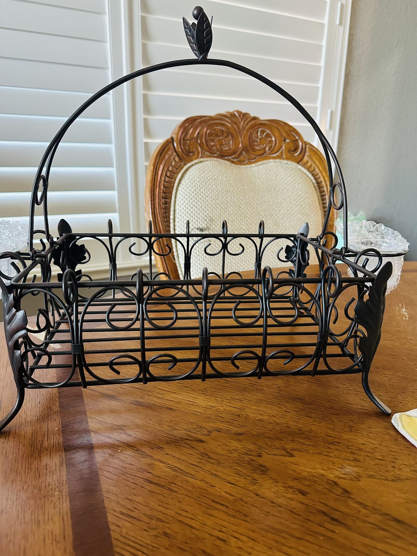 SouthenLiving At Home Centerpiece Black Metal