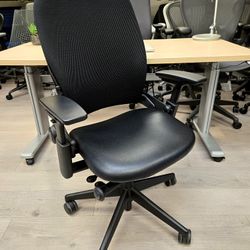 LIKE NEW! STEELCASE ELECTRIC HEIGHT ADJUSTABLE SIT STAND DESKS/TABLES QUANTITY RETAIL OVER $2000 EACH 🔥100 AVAILABLE!🔥$499 30X60 $699 30X70
