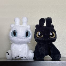 Toothless & Light Fury plushies How to Train your Dragon