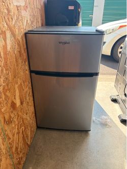 Whirlpool mini fridge/freezer