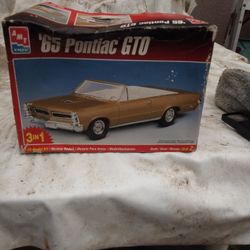 Vintage Model In The Box Never Got To Put Together $10.75