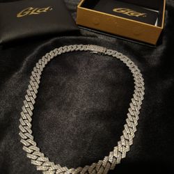 GLD Cuban link necklace 